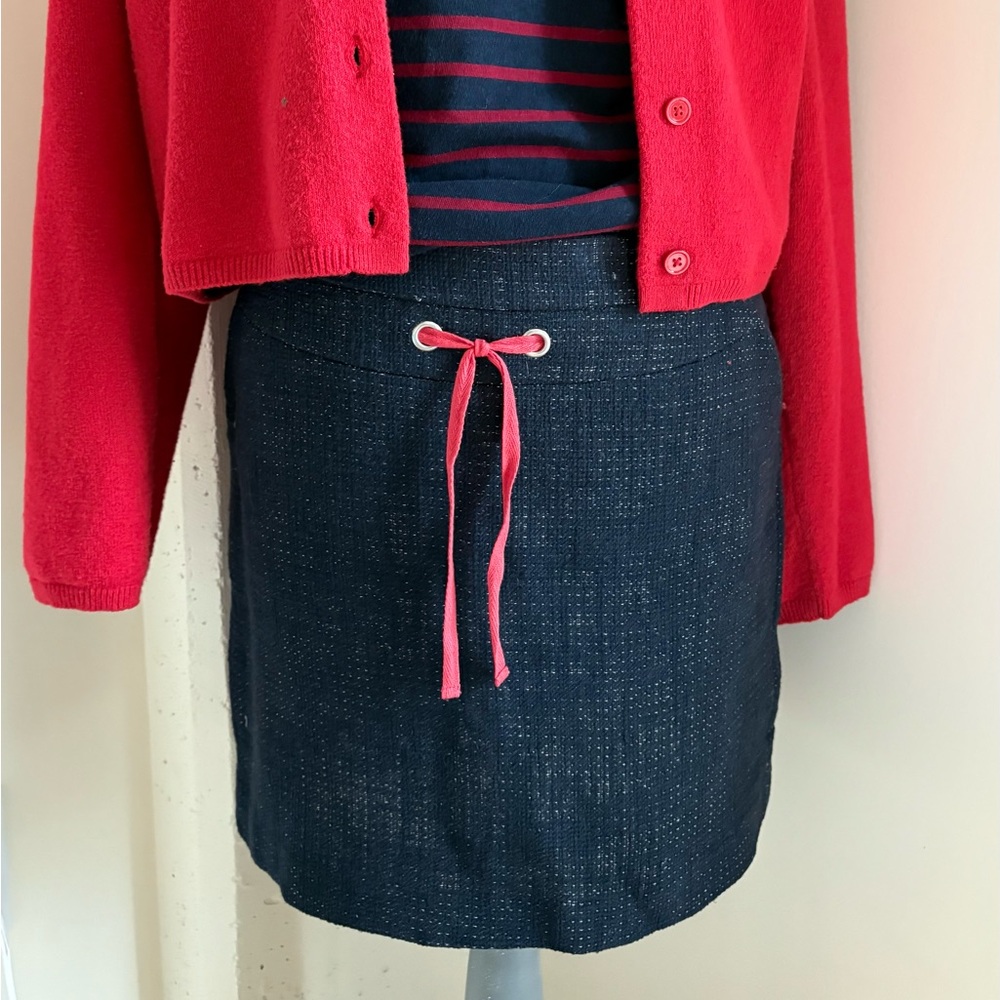 Stylish Navy Skirt with Red Accents